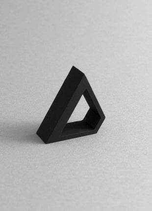 ASTEROID MAXI SORT RING - Skulpturelt, dristigt og omsluttende design-0