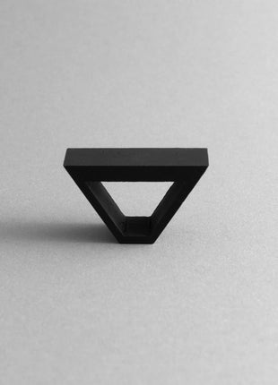 ASTEROID MAXI SORT RING - Skulpturelt, dristigt og omsluttende design-1