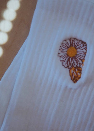 Flower Power Embroidered Socks - xlchoice.com