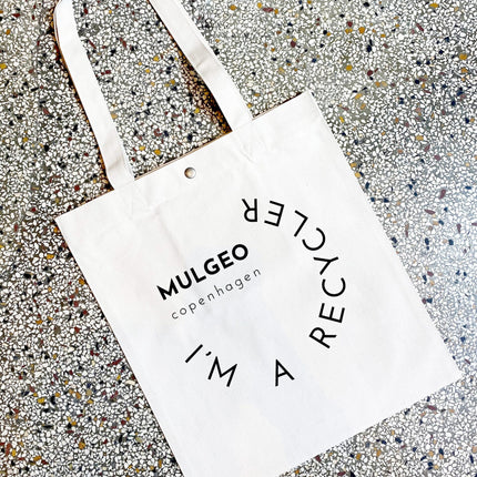 Our collection of sustainable tote bags is perfect for everyday use. Designed with quality and functionality in mind, these bags are both stylish and eco-friendly.