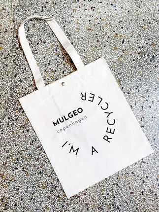 Our collection of sustainable tote bags is perfect for everyday use. Designed with quality and functionality in mind, these bags are both stylish and eco-friendly.