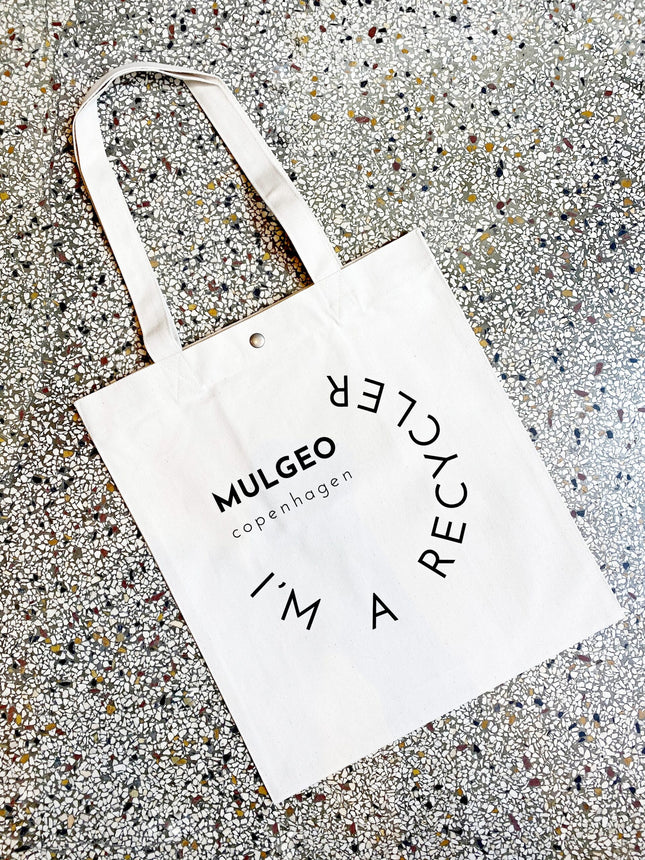 Our collection of sustainable tote bags is perfect for everyday use. Designed with quality and functionality in mind, these bags are both stylish and eco-friendly.