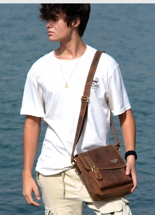 IULIUS crossbody-taske i ægte top grain-læder, brun, unisex