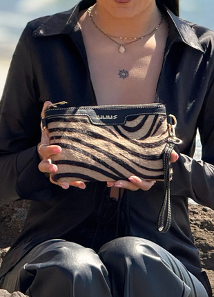 Cartera de Mano de Cuero Negro con Solapa Pelo Cebra – Piel Genuina – IULIUS - XLchoice