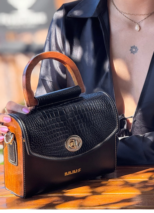 Bolso de Cuero con Solapa patron Cocodrilo  y Laterales de Madera – IULIUS - XLchoice