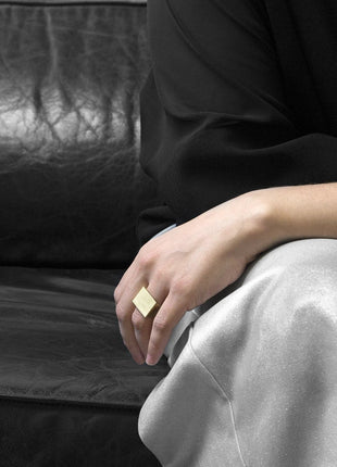 PYRAMID BRASS RING | Geometric Lightweight Design-2