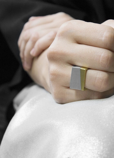 ALUMINIUM- OG MESSINGFIRKANTEDE RINGE – sæt med 2 | håndlavede asymmetriske smykker - XLchoice