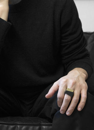MK3 ASYMMETRISK RING i SORT + KVADRATISK RING I MESSING | Håndlavet minimalistisk smykkesæt - XLchoice