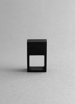 MEGALITH SORT RING - Maxi moderne cementskulptur-ring - XLchoice