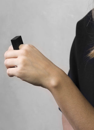 MEGALITH BLACK RING - Maxi moderne skulptur-ring i cement - XLchoice
