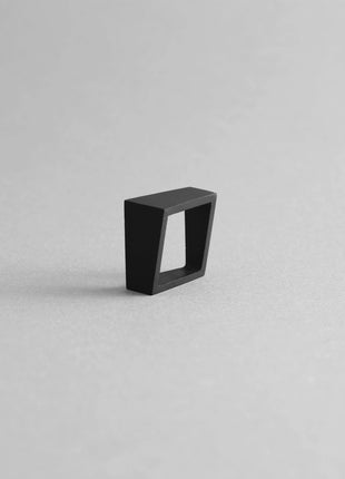 MK3 asymmetrisk ring i sort + firkantet ring i aluminium | minimalistisk, håndlavet smykkesæt-1