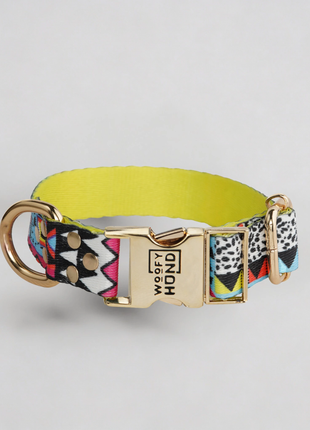 Hundehalsbånd Ethnic-Vibrance fra Woofy Hund, mønstret yderbånd med neongult inderbånd, størrelse XS, guldfarvet spænde